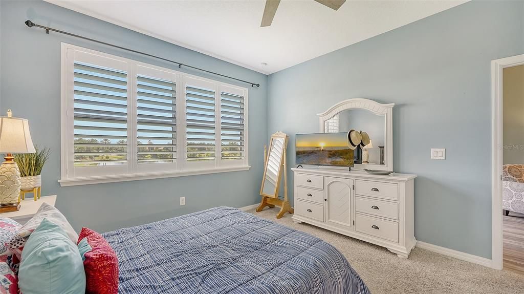 合同活跃: $365,000 (2 贝兹, 2 浴室, 1528 平方英尺)