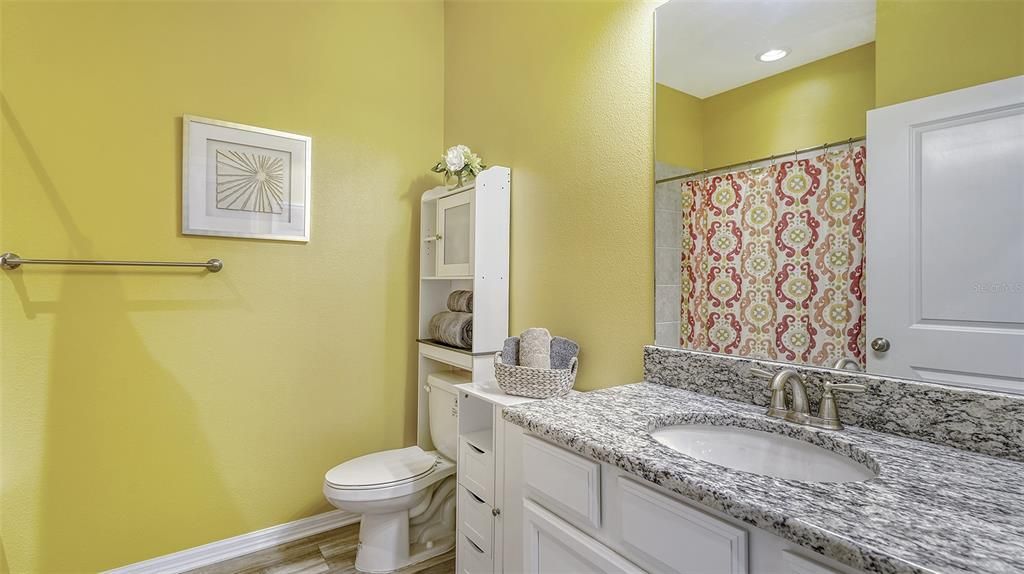 合同活跃: $365,000 (2 贝兹, 2 浴室, 1528 平方英尺)