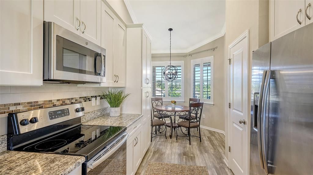 合同活跃: $365,000 (2 贝兹, 2 浴室, 1528 平方英尺)