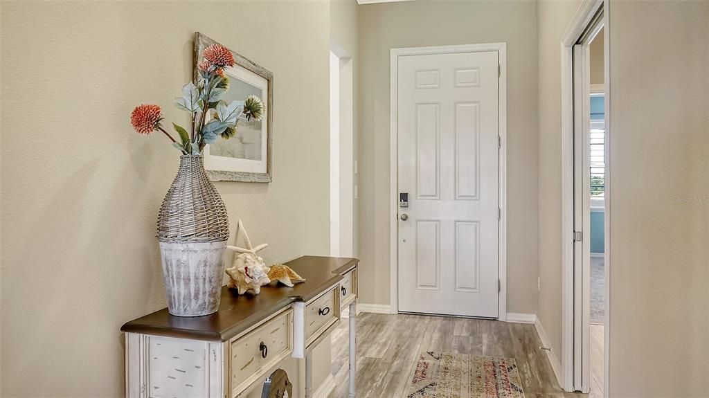 合同活跃: $365,000 (2 贝兹, 2 浴室, 1528 平方英尺)