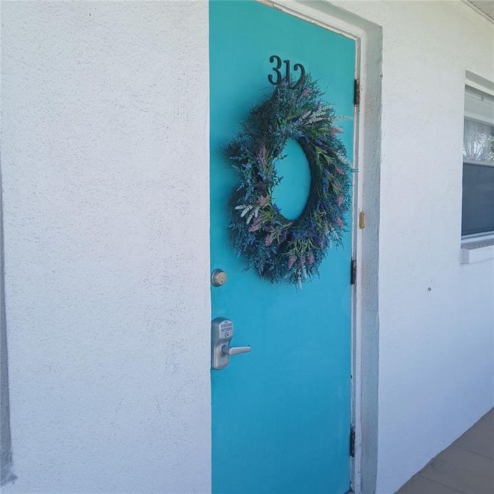 For Sale: $149,999 (2 beds, 2 baths, 910 Square Feet)