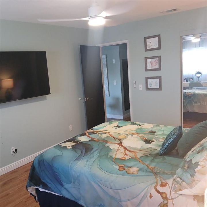 For Sale: $149,999 (2 beds, 2 baths, 910 Square Feet)