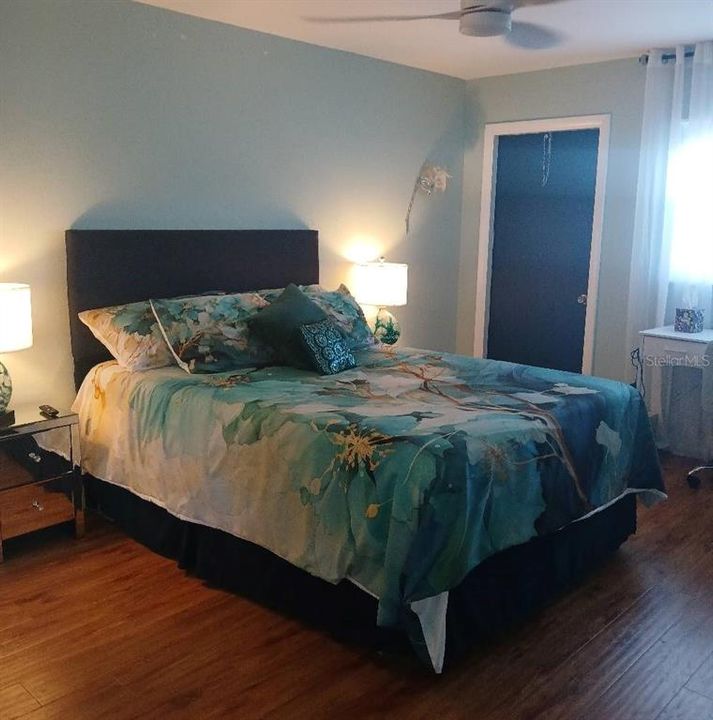 For Sale: $149,999 (2 beds, 2 baths, 910 Square Feet)