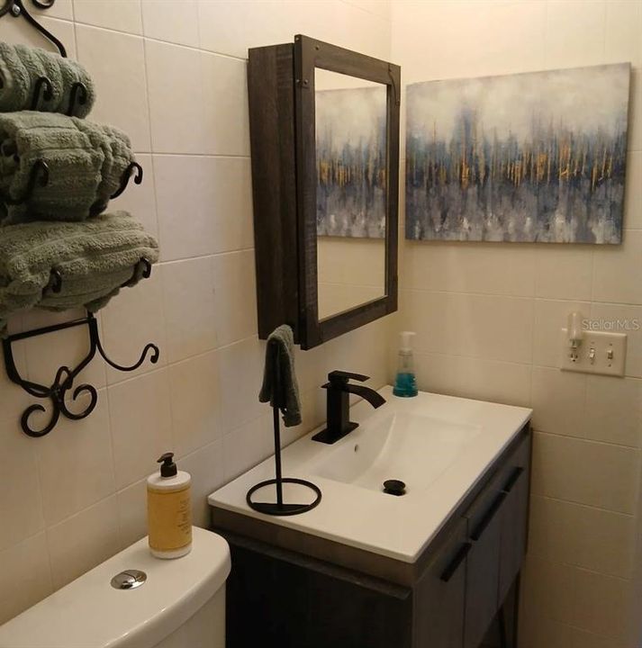 For Sale: $149,999 (2 beds, 2 baths, 910 Square Feet)