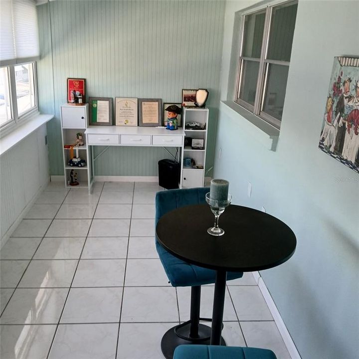 For Sale: $149,999 (2 beds, 2 baths, 910 Square Feet)