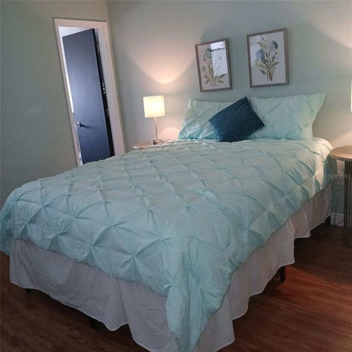 For Sale: $149,999 (2 beds, 2 baths, 910 Square Feet)