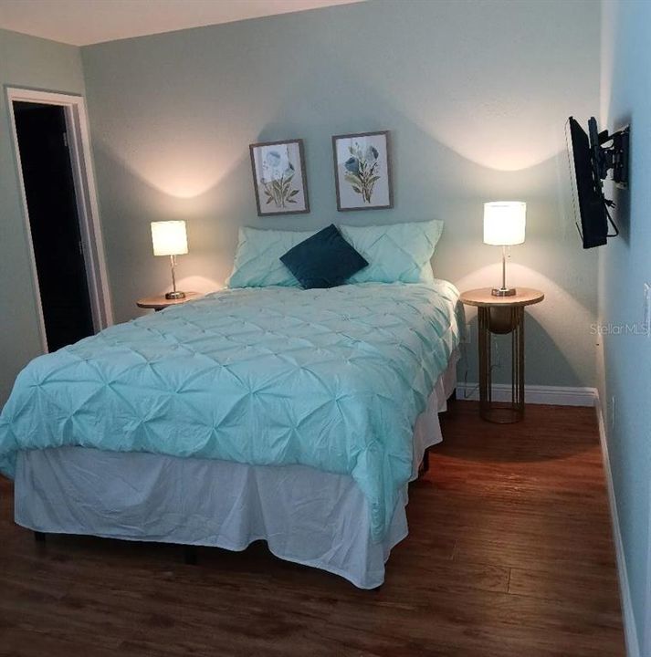 For Sale: $149,999 (2 beds, 2 baths, 910 Square Feet)