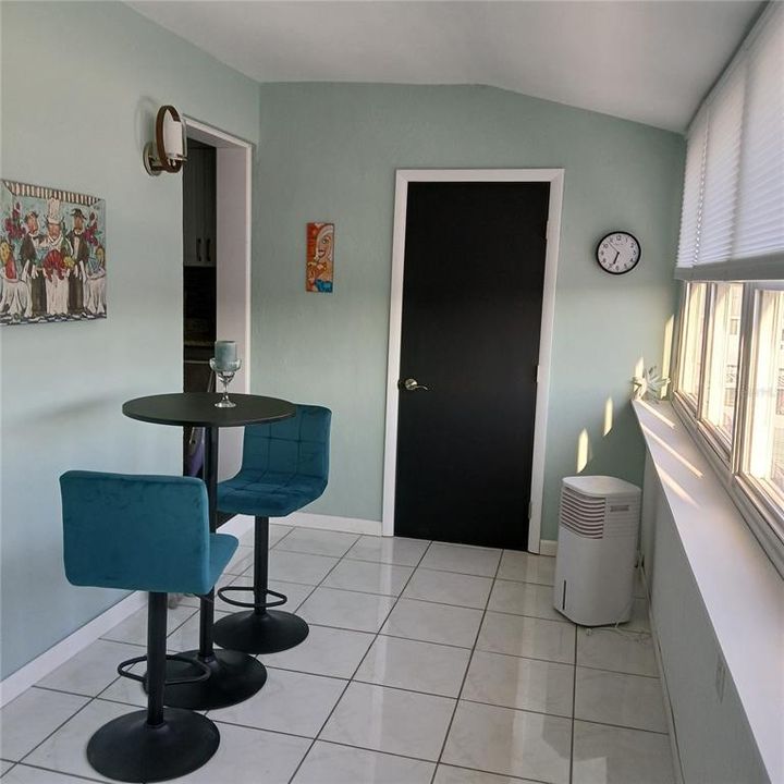 For Sale: $149,999 (2 beds, 2 baths, 910 Square Feet)