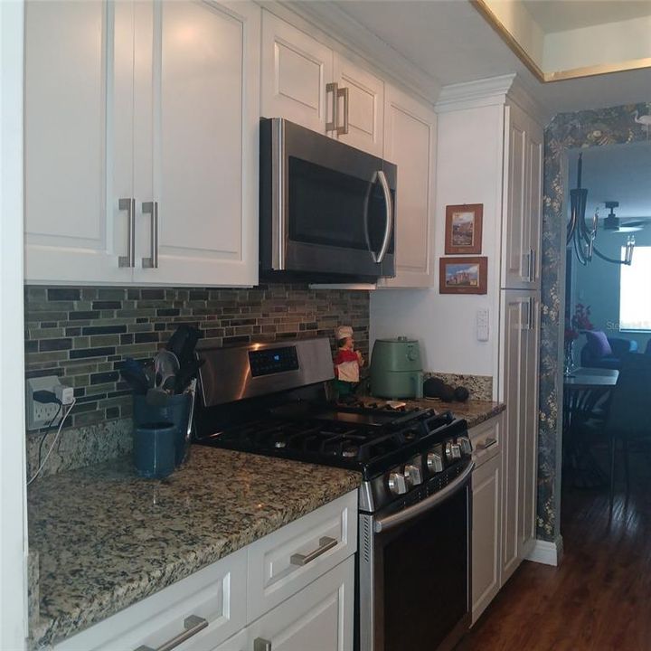 For Sale: $149,999 (2 beds, 2 baths, 910 Square Feet)