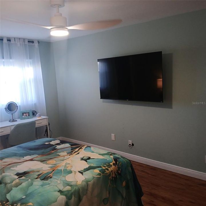 For Sale: $149,999 (2 beds, 2 baths, 910 Square Feet)