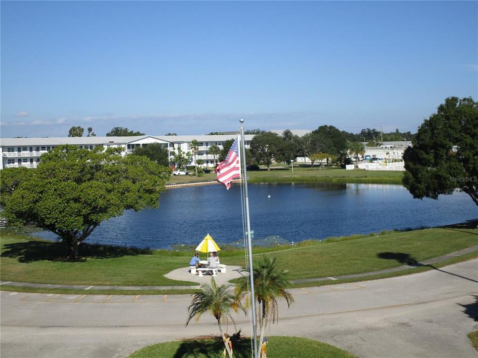 For Sale: $149,999 (2 beds, 2 baths, 910 Square Feet)