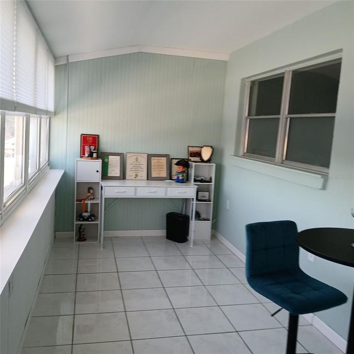 For Sale: $149,999 (2 beds, 2 baths, 910 Square Feet)