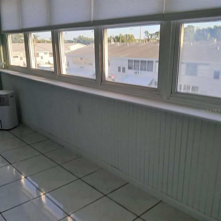 For Sale: $149,999 (2 beds, 2 baths, 910 Square Feet)