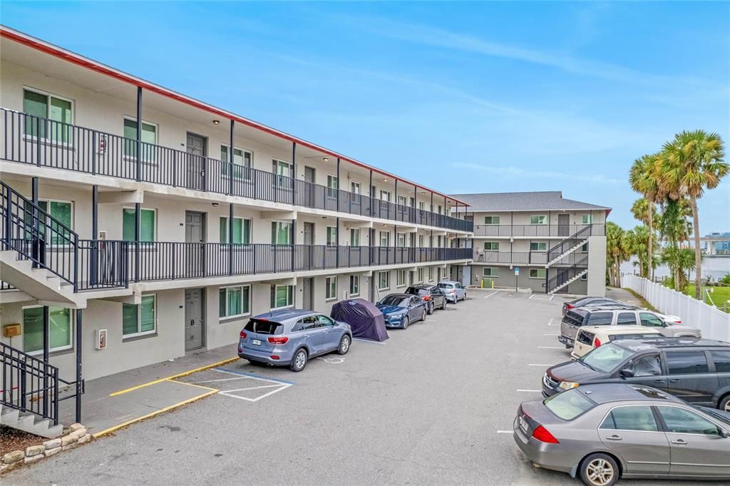 На продажу: $105,000 (2 спален, 1 ванн, 999 Квадратных фут)