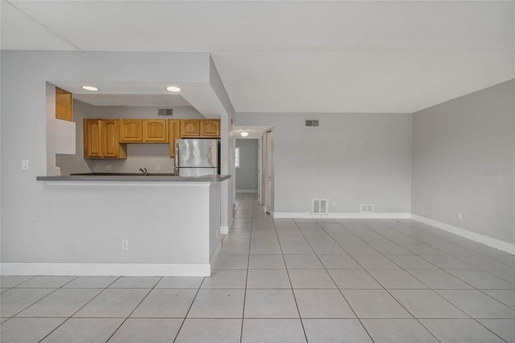 На продажу: $105,000 (2 спален, 1 ванн, 999 Квадратных фут)