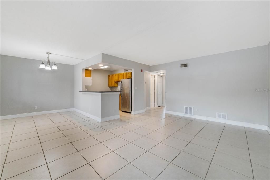 На продажу: $105,000 (2 спален, 1 ванн, 999 Квадратных фут)