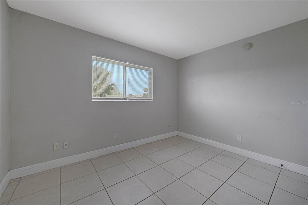 На продажу: $105,000 (2 спален, 1 ванн, 999 Квадратных фут)