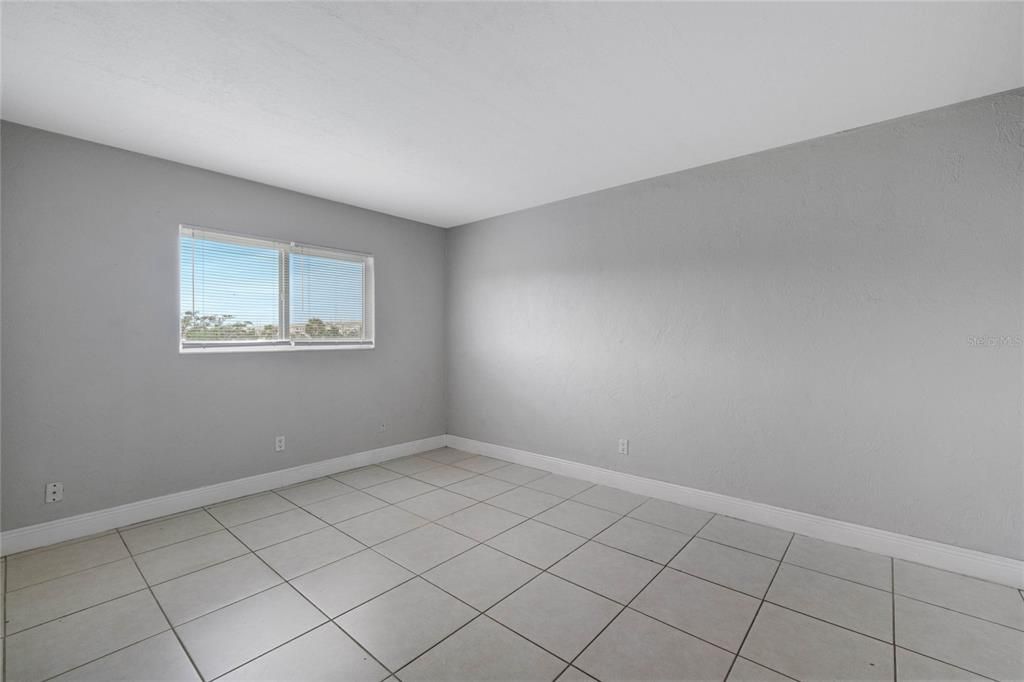 На продажу: $105,000 (2 спален, 1 ванн, 999 Квадратных фут)