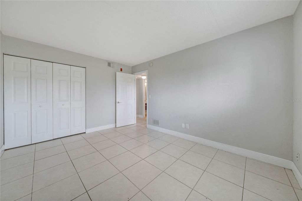 На продажу: $105,000 (2 спален, 1 ванн, 999 Квадратных фут)