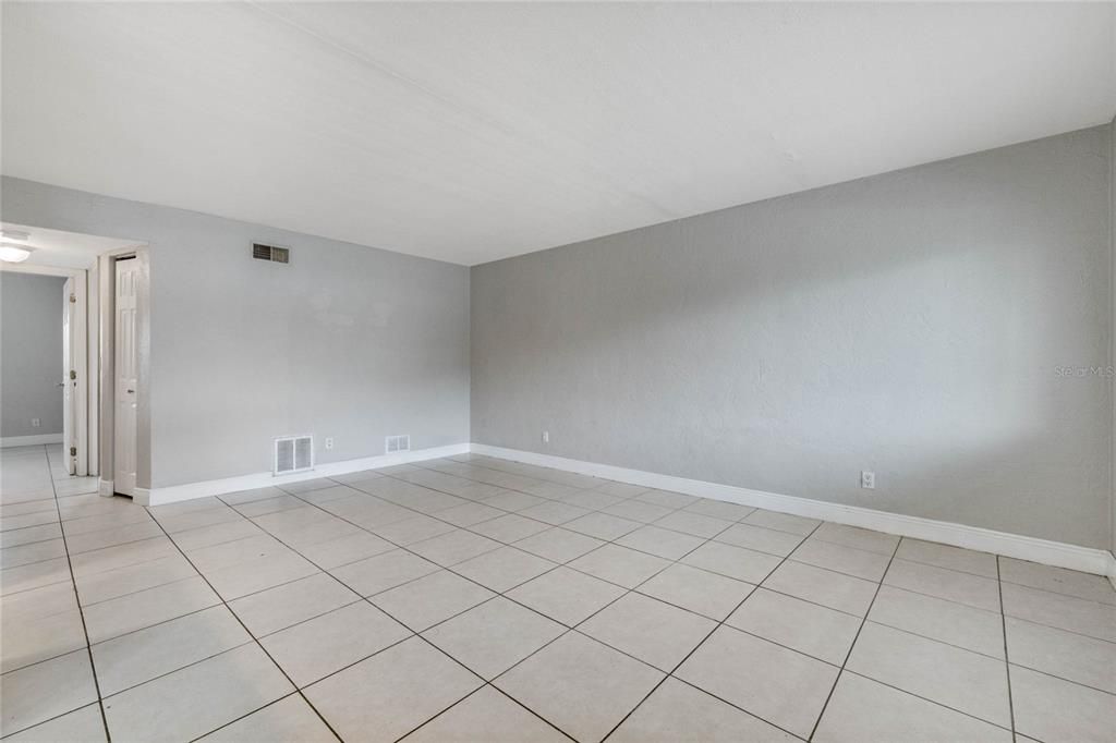 На продажу: $105,000 (2 спален, 1 ванн, 999 Квадратных фут)