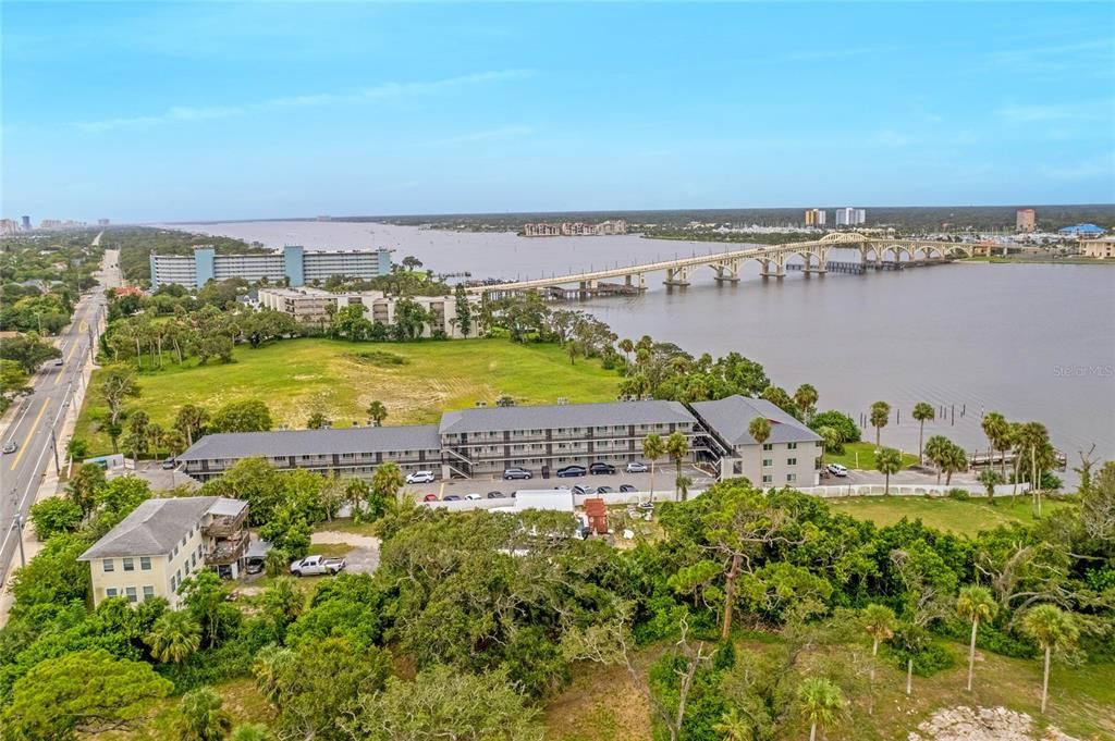 На продажу: $105,000 (2 спален, 1 ванн, 999 Квадратных фут)