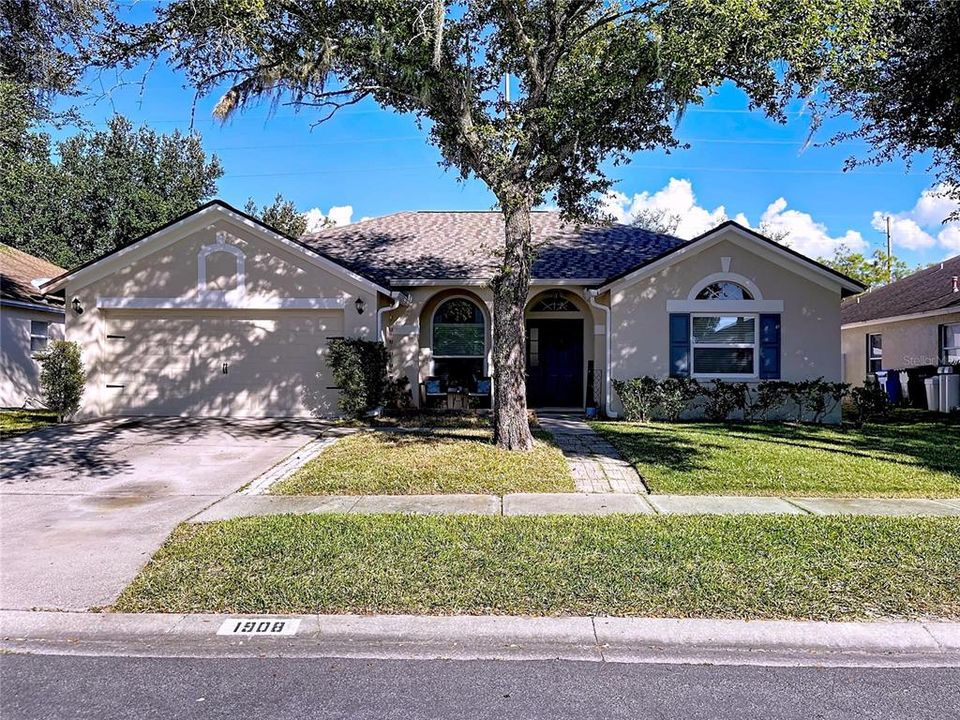 For Sale: $439,000 (4 beds, 3 baths, 2242 Square Feet)