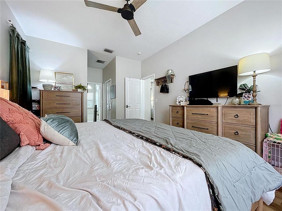 For Sale: $439,000 (4 beds, 3 baths, 2242 Square Feet)