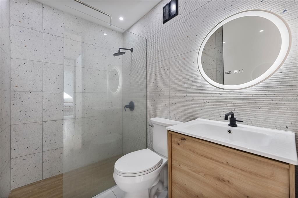 Под контрактом: $252,900 (3 спален, 3 ванн, 1500 Квадратных фут)