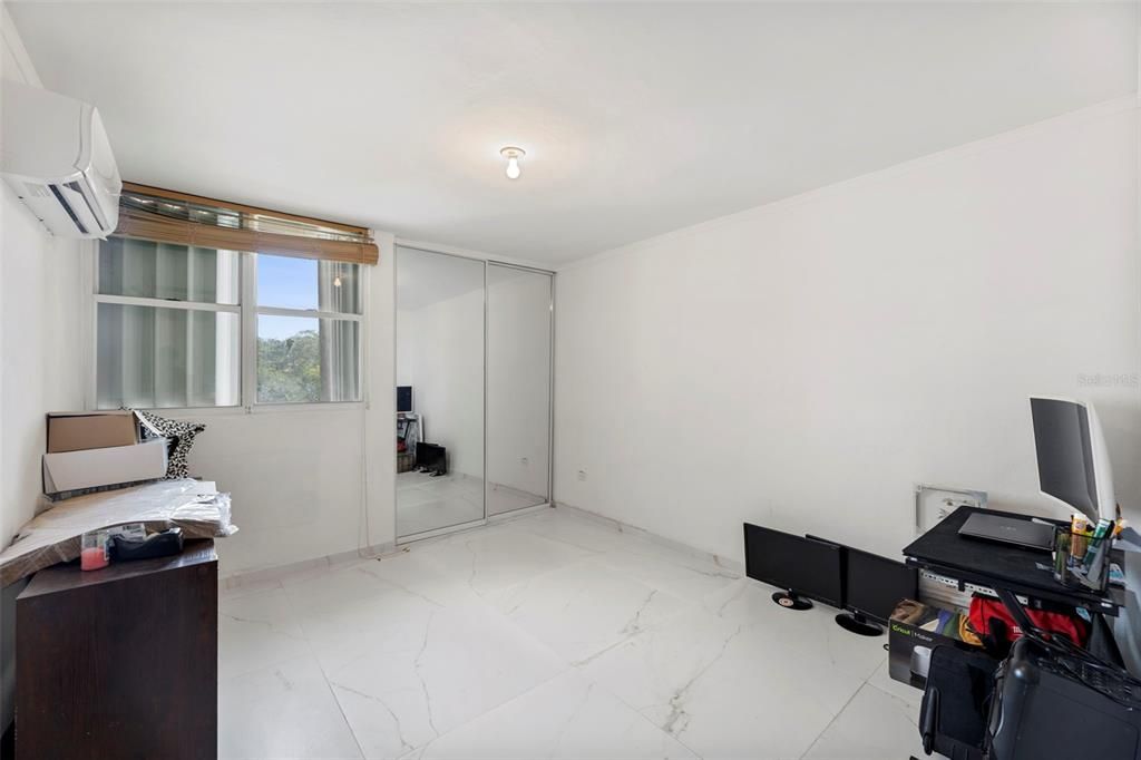 Под контрактом: $252,900 (3 спален, 3 ванн, 1500 Квадратных фут)