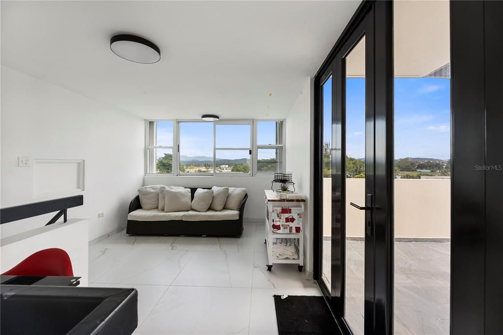 Под контрактом: $252,900 (3 спален, 3 ванн, 1500 Квадратных фут)