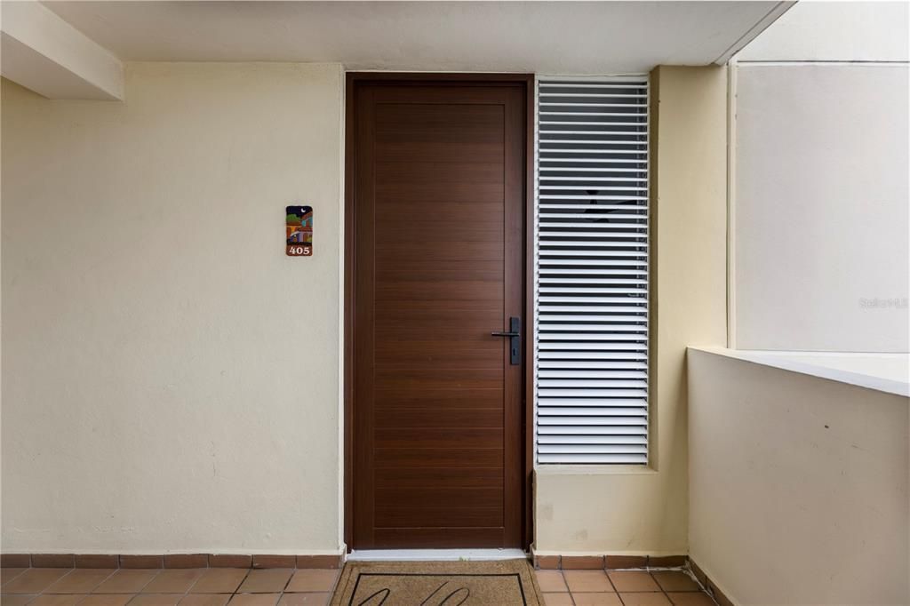 Под контрактом: $252,900 (3 спален, 3 ванн, 1500 Квадратных фут)