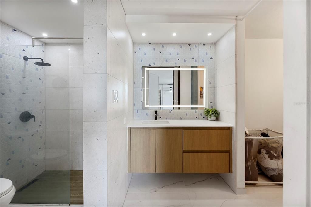 Под контрактом: $252,900 (3 спален, 3 ванн, 1500 Квадратных фут)