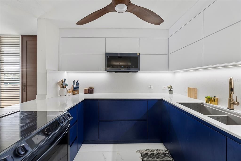 Под контрактом: $252,900 (3 спален, 3 ванн, 1500 Квадратных фут)