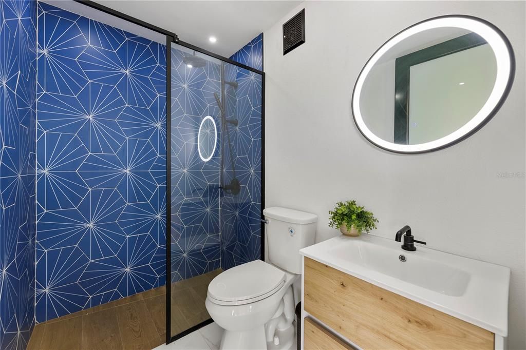 Под контрактом: $252,900 (3 спален, 3 ванн, 1500 Квадратных фут)