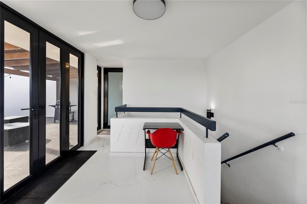 Под контрактом: $252,900 (3 спален, 3 ванн, 1500 Квадратных фут)