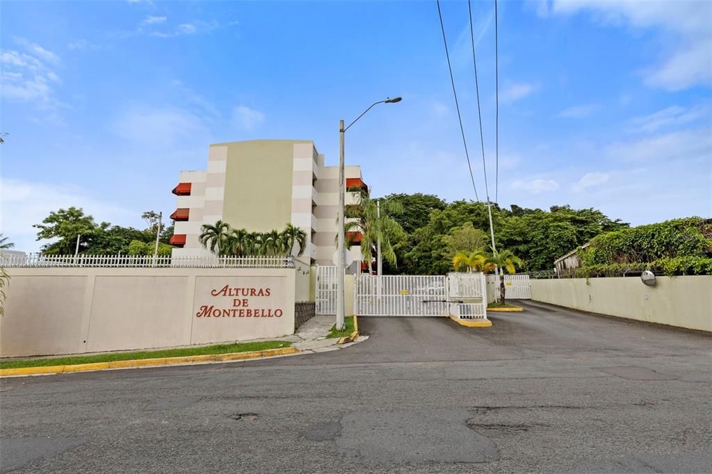 Под контрактом: $252,900 (3 спален, 3 ванн, 1500 Квадратных фут)