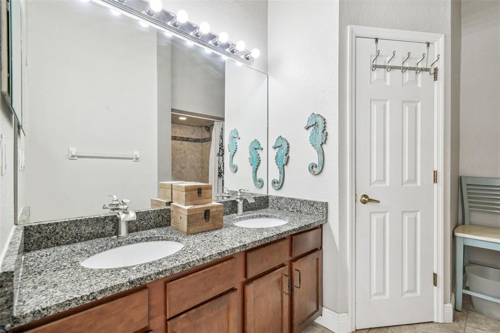 待售: $305,000 (3 贝兹, 2 浴室, 1624 平方英尺)