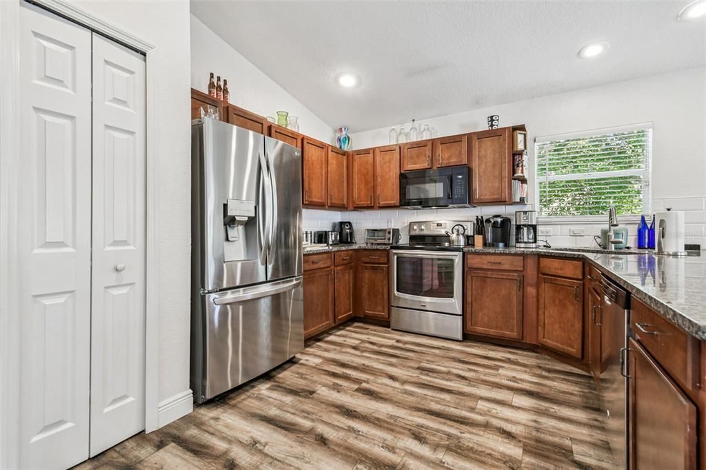 待售: $305,000 (3 贝兹, 2 浴室, 1624 平方英尺)