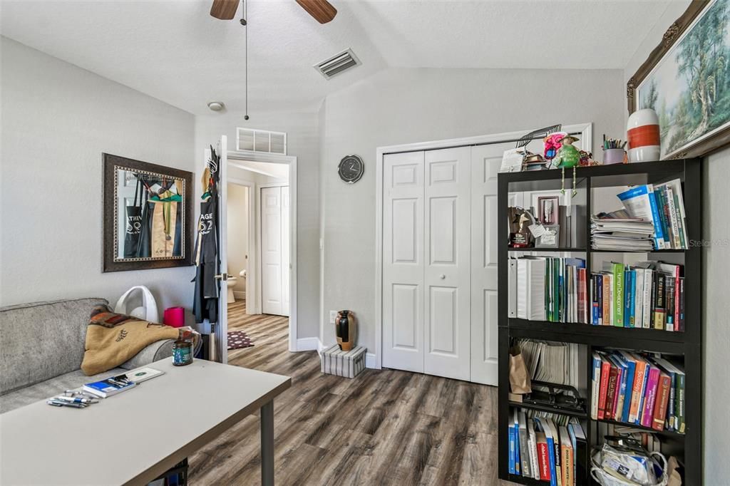 待售: $305,000 (3 贝兹, 2 浴室, 1624 平方英尺)