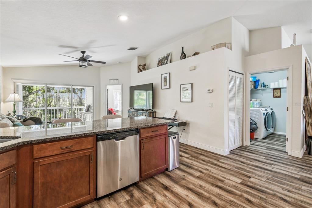 待售: $305,000 (3 贝兹, 2 浴室, 1624 平方英尺)