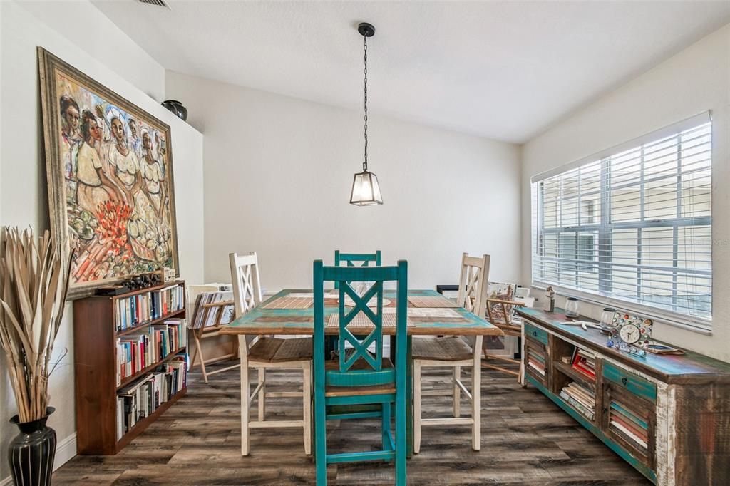 待售: $305,000 (3 贝兹, 2 浴室, 1624 平方英尺)