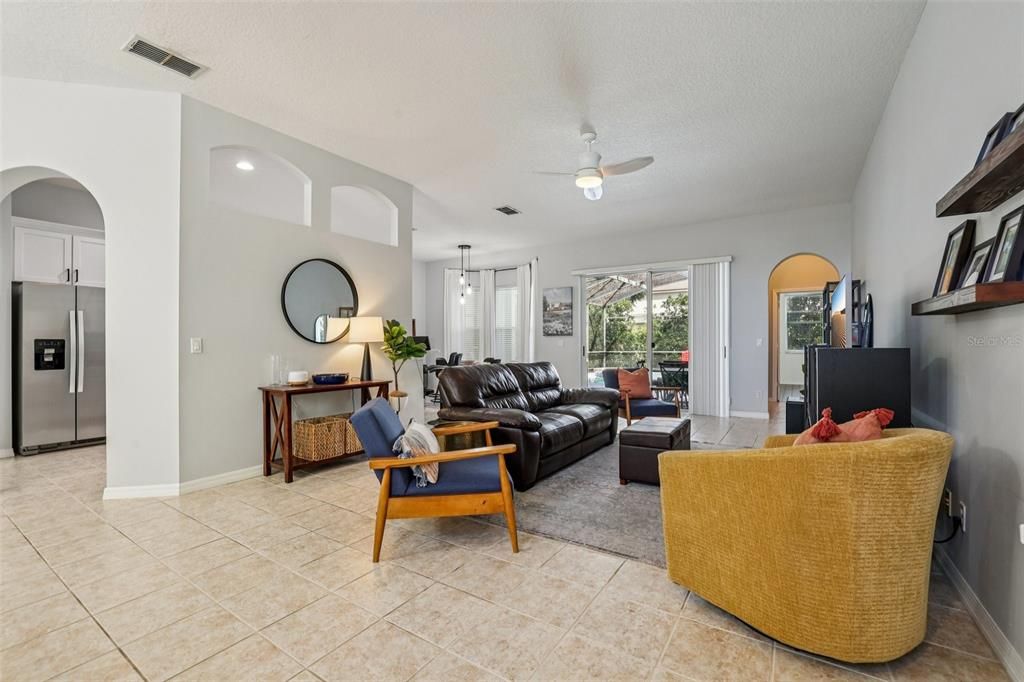 Activo con contrato: $564,000 (3 camas, 2 baños, 1783 Pies cuadrados)