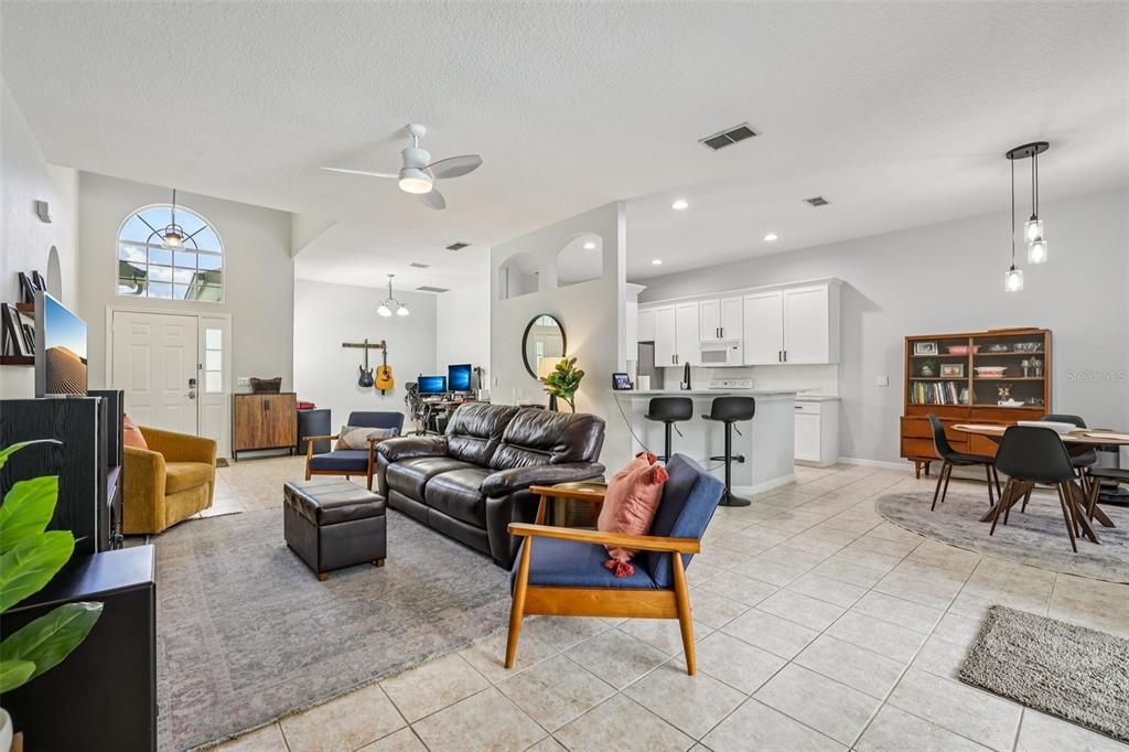 Activo con contrato: $564,000 (3 camas, 2 baños, 1783 Pies cuadrados)