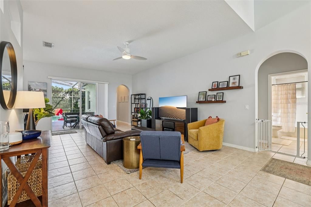 Activo con contrato: $564,000 (3 camas, 2 baños, 1783 Pies cuadrados)