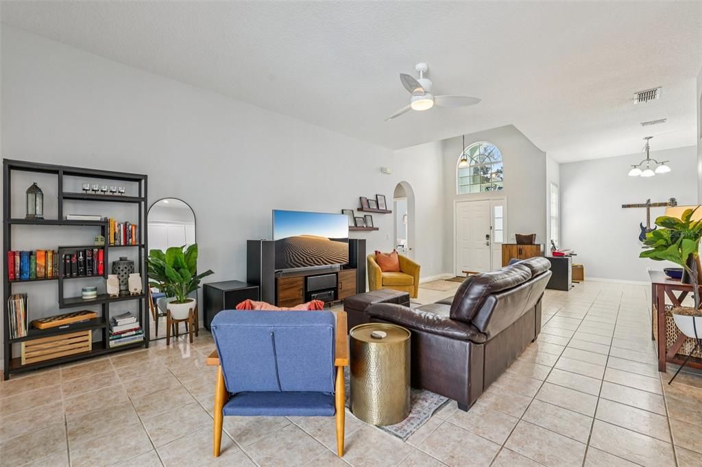 Activo con contrato: $564,000 (3 camas, 2 baños, 1783 Pies cuadrados)