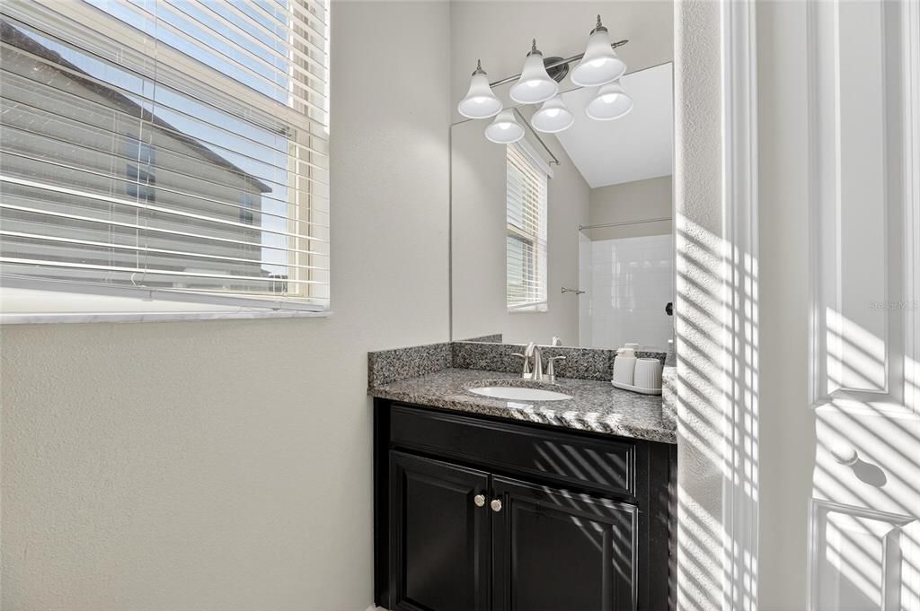 Под контрактом: $420,000 (4 спален, 3 ванн, 2555 Квадратных фут)