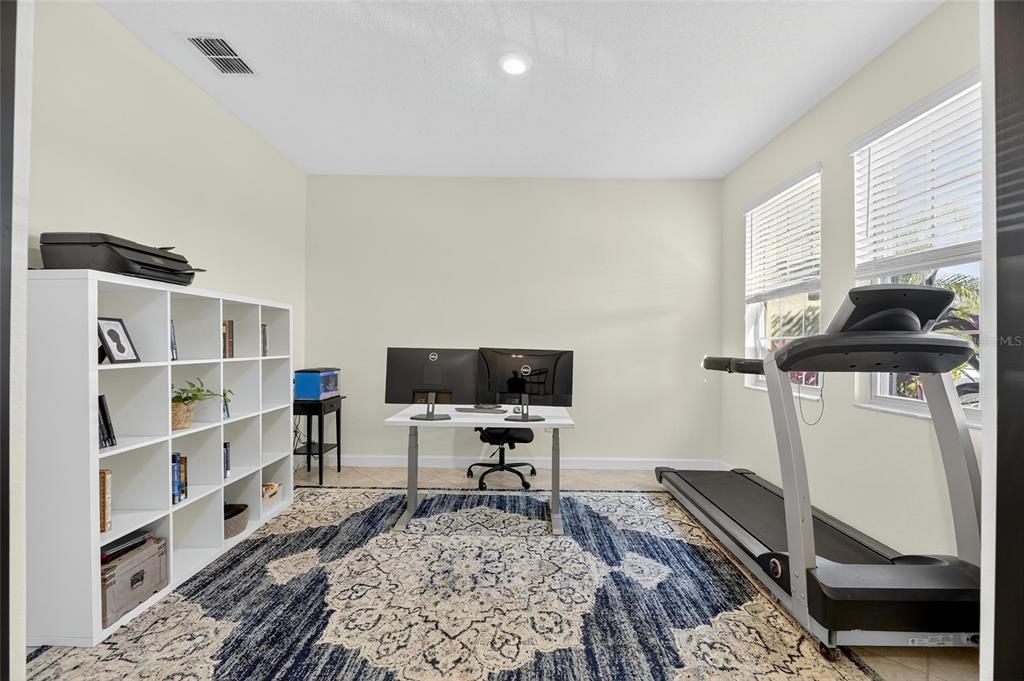 Под контрактом: $420,000 (4 спален, 3 ванн, 2555 Квадратных фут)