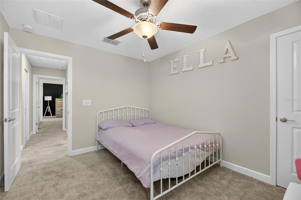 Под контрактом: $420,000 (4 спален, 3 ванн, 2555 Квадратных фут)