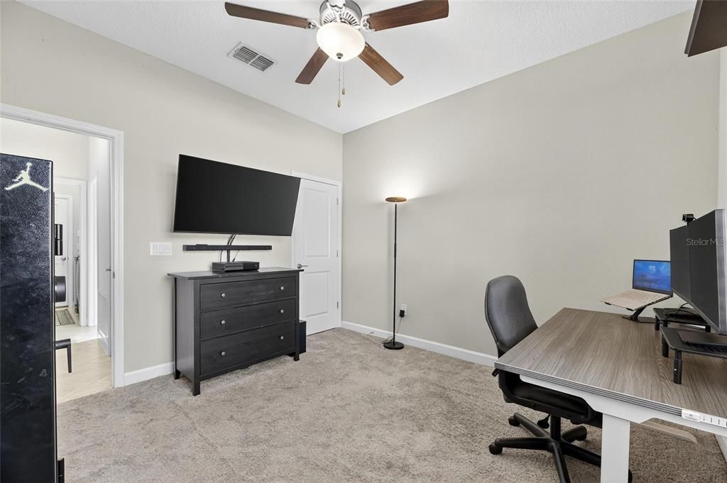 Под контрактом: $420,000 (4 спален, 3 ванн, 2555 Квадратных фут)