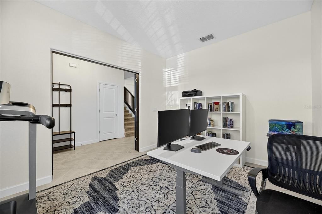 Под контрактом: $420,000 (4 спален, 3 ванн, 2555 Квадратных фут)